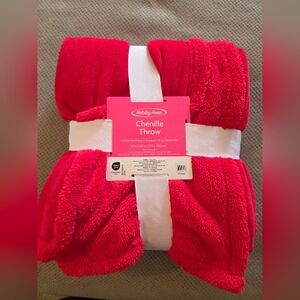 New Holiday Home® Chenille Throw Blanket 50" x 60" - Solid Red. Soft!